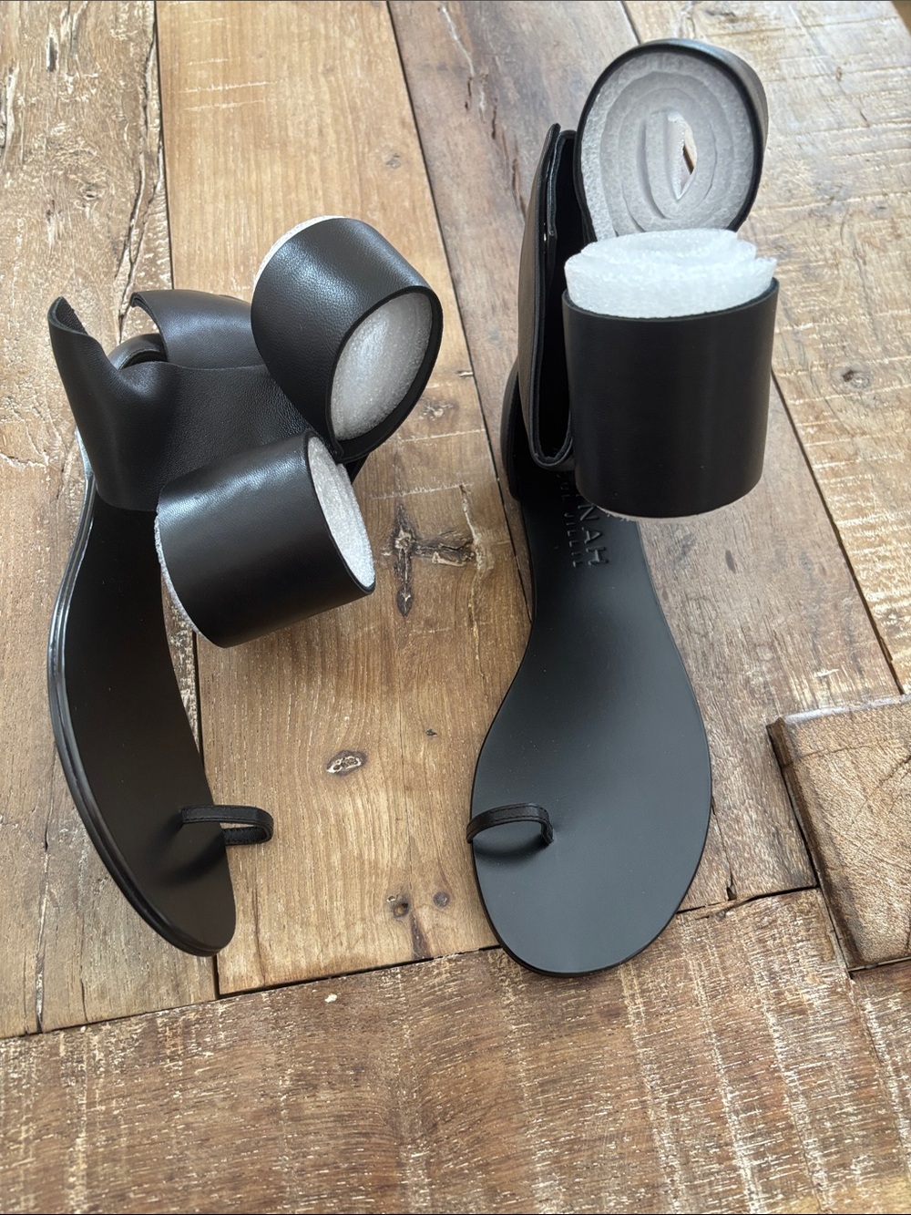 Amina Abdul Jillill Black Leather Bow Sandals NWT $568 Original Price